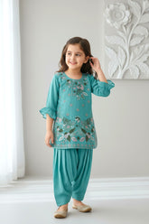 Shimmery Shine — Lights, Camera, Glow!