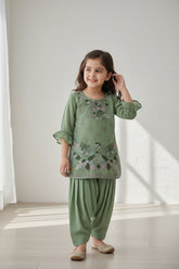 Shimmery Shine — Lights, Camera, Glow!